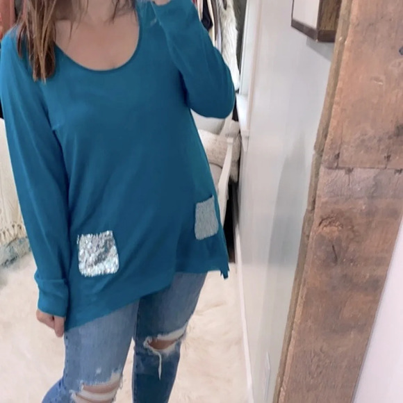 LOGO by Lori Goldstein turquoise top size large with sequin pockets - Picture 1 of 5